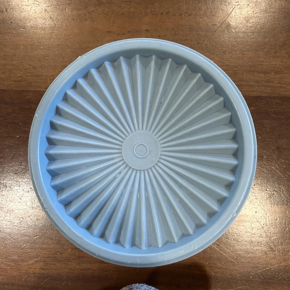 Tupperware - Stacking Servalier Canister - Blue - 809-6 & Lid 810-23